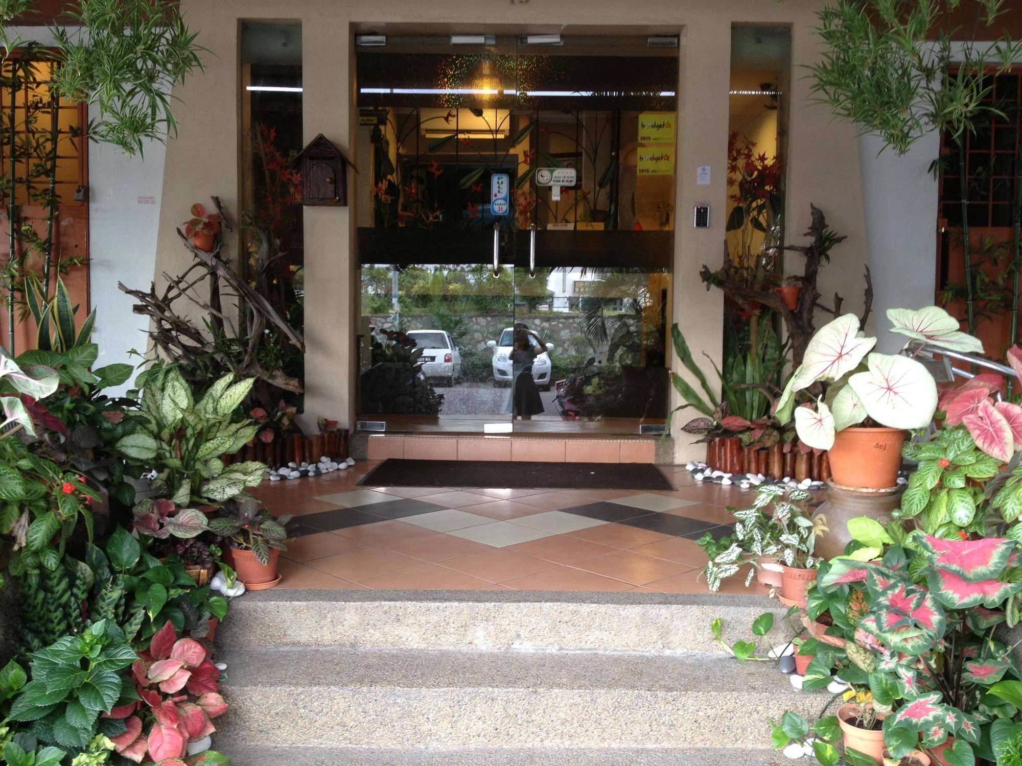 Mine Hotel 2*
